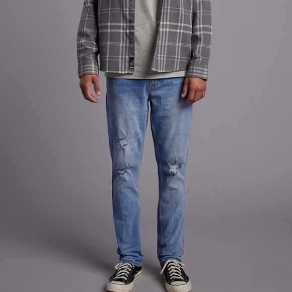 RSQ Relaxed Taper Light Vintage Destroyed Jeans Sizes 28“ x 30” & 29“ x 32“ - Picture 3 of 11